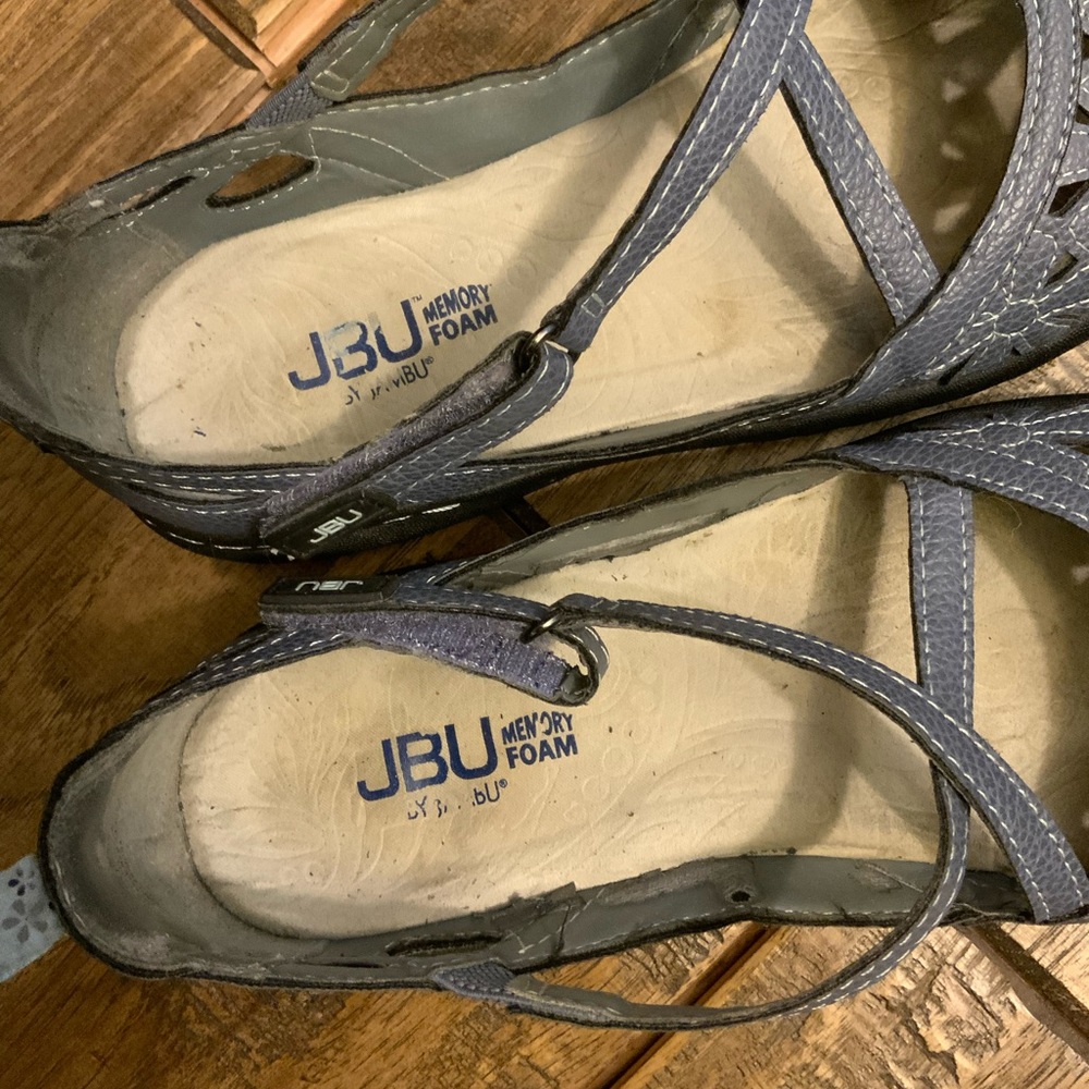Jbu Memory Foam Flats. Size 7.5 - image 4